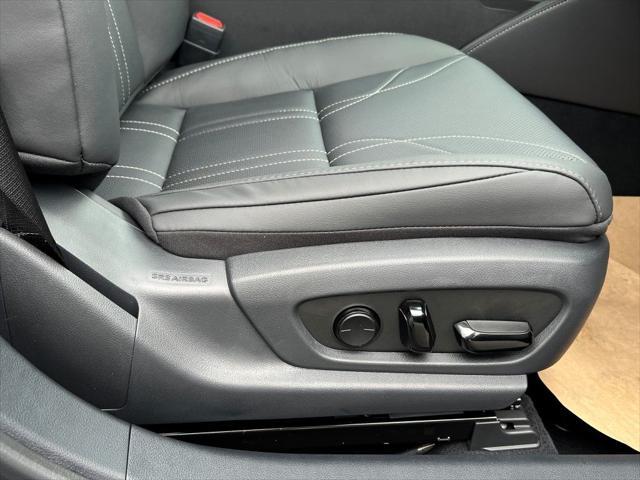 new 2025 Lexus ES 300h car, priced at $51,939