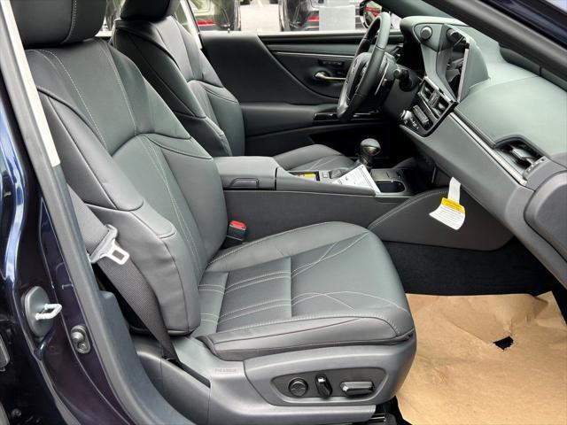new 2025 Lexus ES 300h car, priced at $51,939
