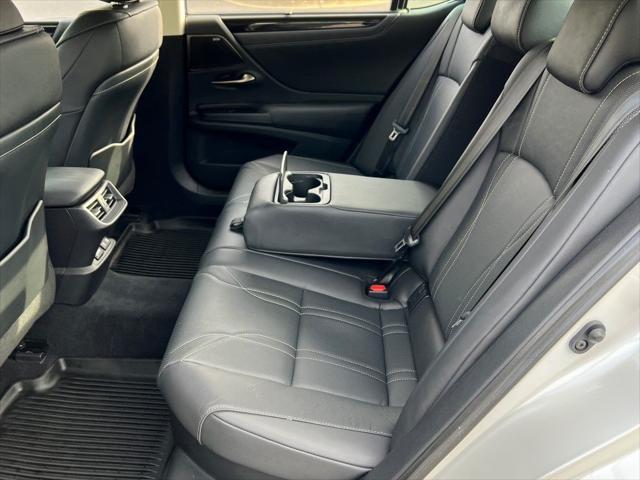 used 2020 Lexus ES 300h car, priced at $35,520