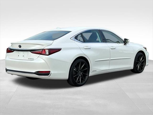 used 2020 Lexus ES 300h car, priced at $35,520