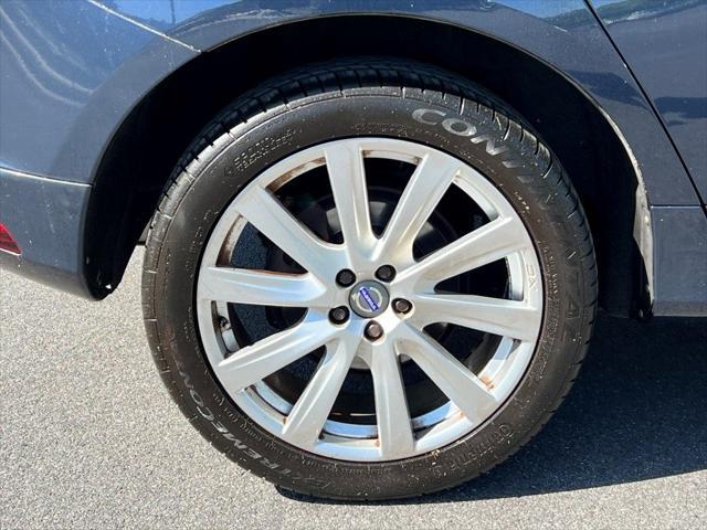 used 2015 Volvo XC60 car, priced at $13,602