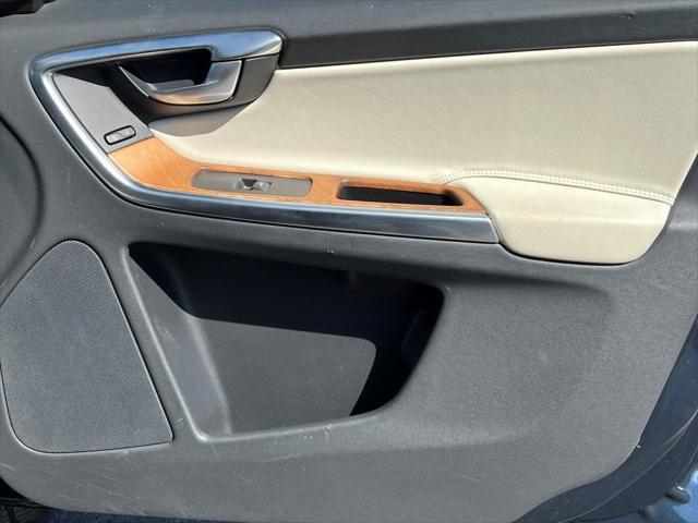 used 2015 Volvo XC60 car, priced at $13,602