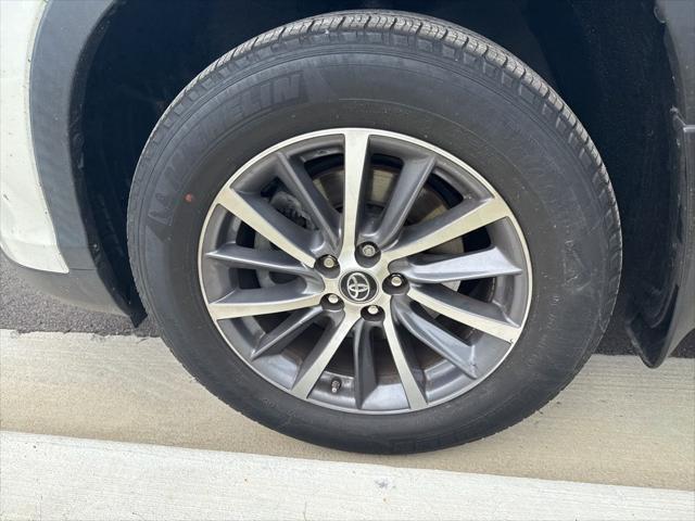 used 2019 Toyota Highlander car, priced at $29,200
