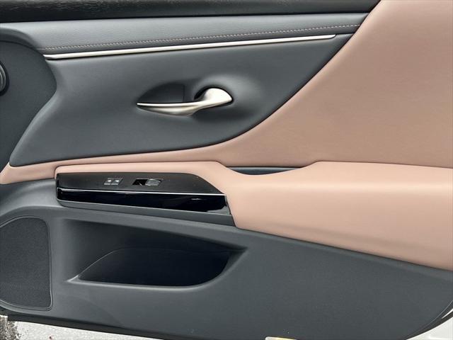 new 2025 Lexus ES 350 car, priced at $46,753