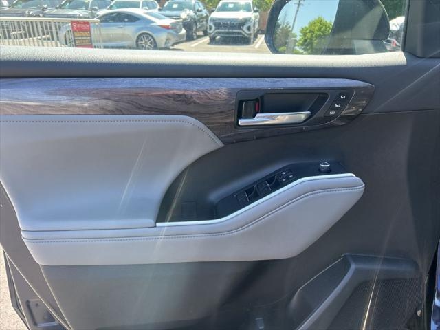 used 2022 Toyota Highlander car, priced at $41,927