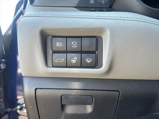 used 2022 Toyota Highlander car, priced at $41,927
