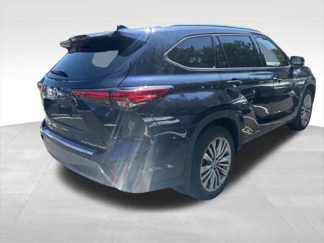 used 2022 Toyota Highlander car, priced at $41,927