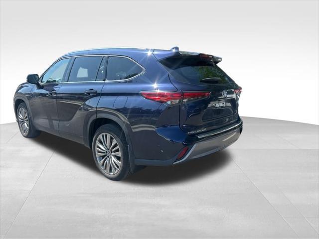 used 2022 Toyota Highlander car, priced at $41,927