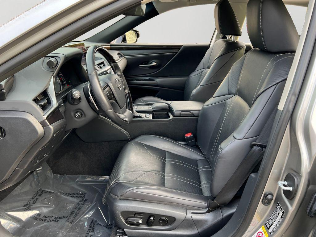 used 2019 Lexus ES 300h car, priced at $30,599