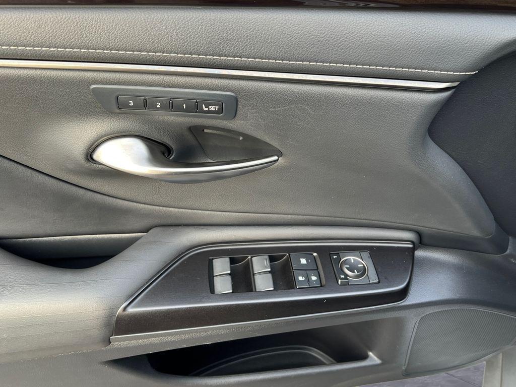 used 2019 Lexus ES 300h car, priced at $30,599