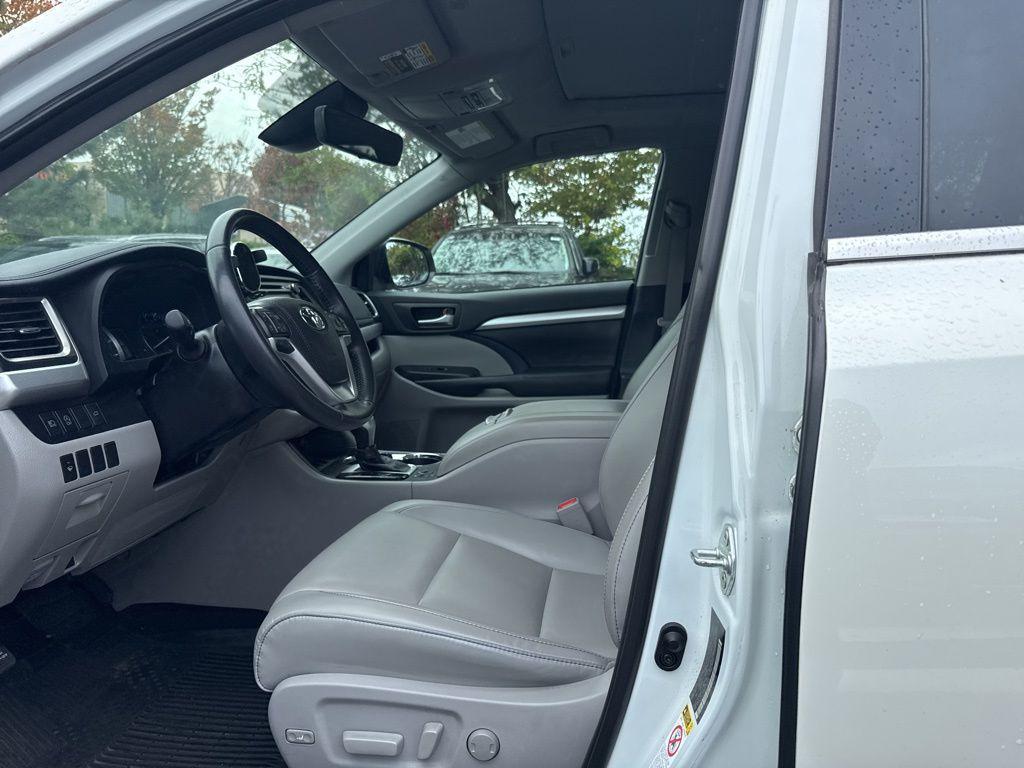 used 2019 Toyota Highlander car, priced at $29,832