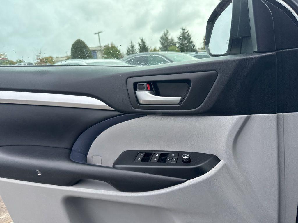 used 2019 Toyota Highlander car, priced at $29,832