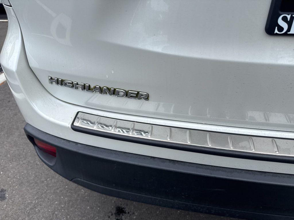 used 2019 Toyota Highlander car, priced at $29,832