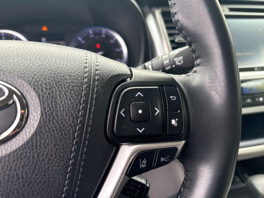 used 2019 Toyota Highlander car, priced at $29,832