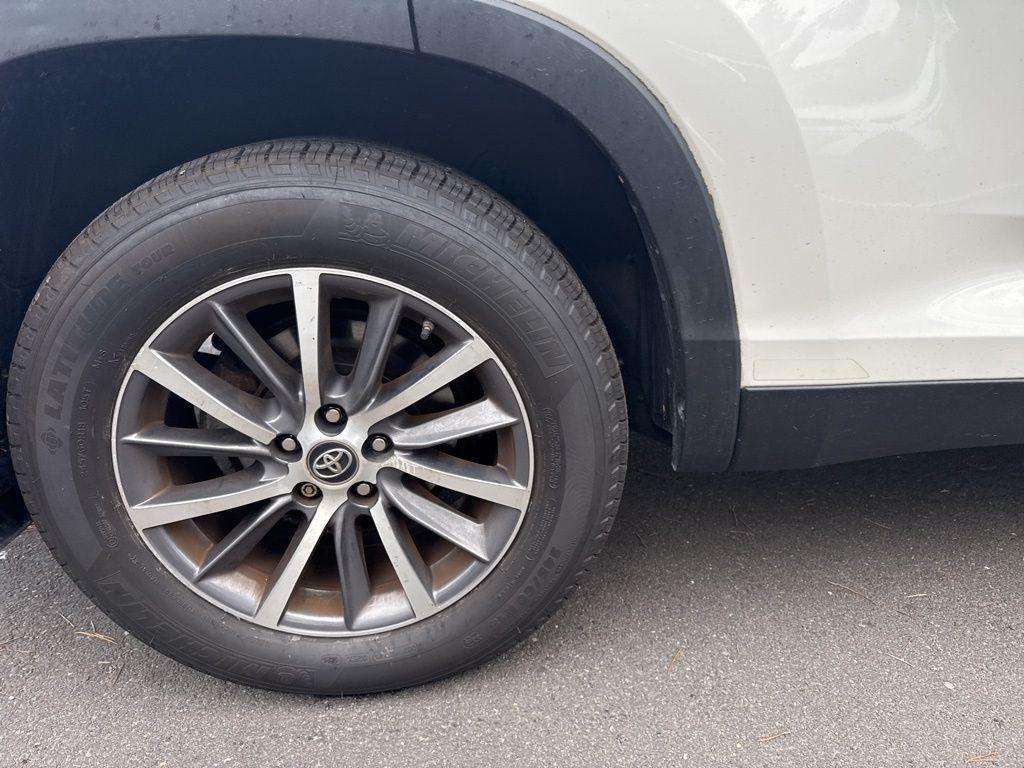 used 2019 Toyota Highlander car, priced at $29,832