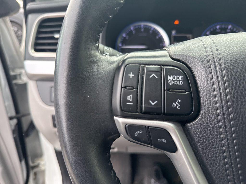 used 2019 Toyota Highlander car, priced at $29,832