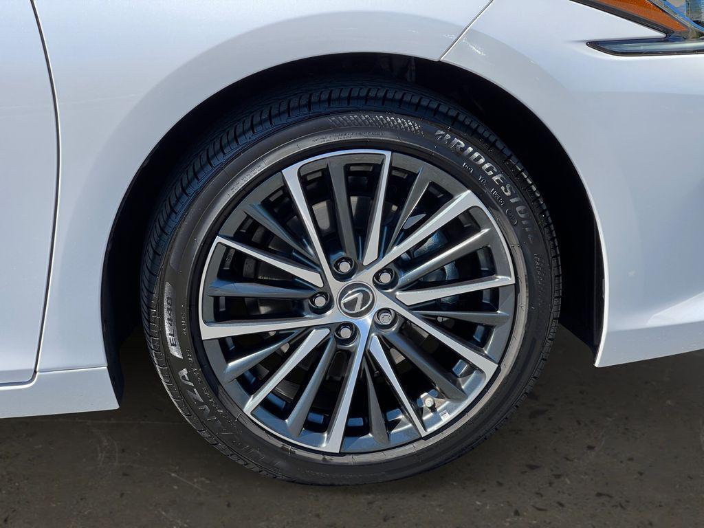 used 2025 Lexus ES 300h car, priced at $44,899