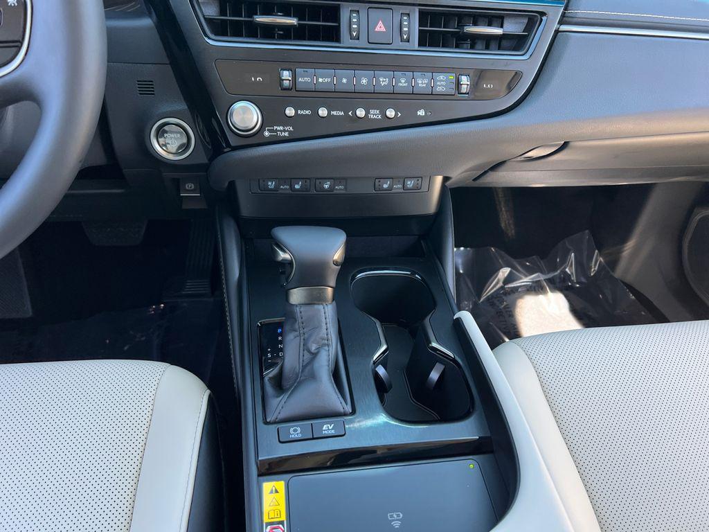 used 2025 Lexus ES 300h car, priced at $44,899