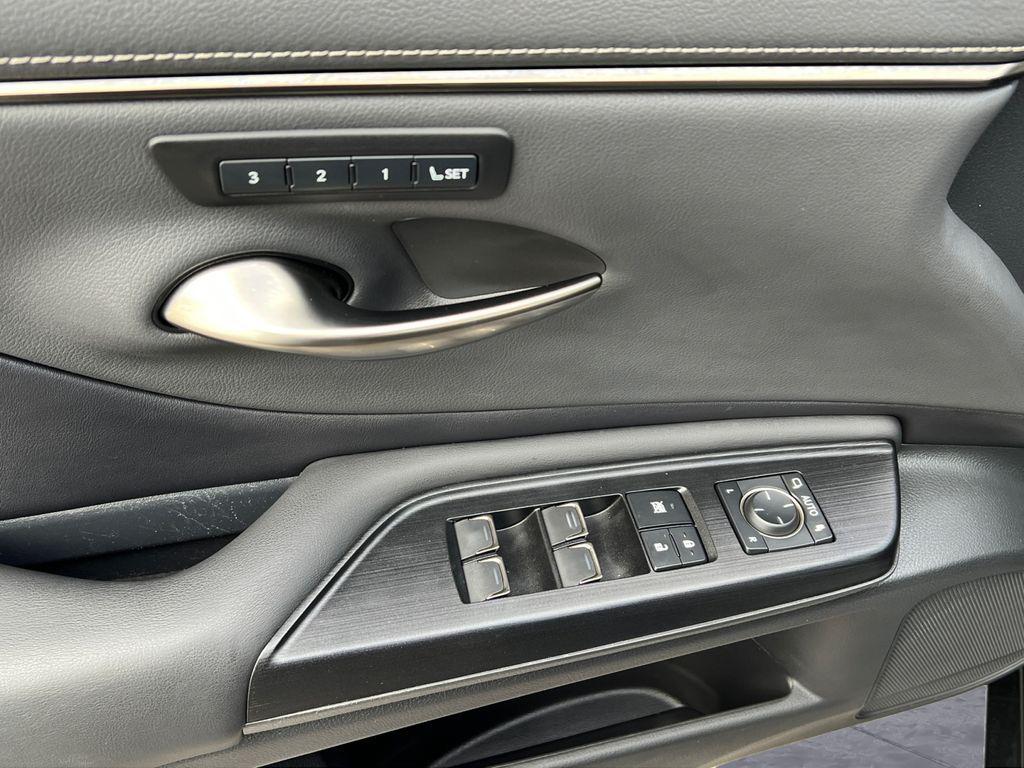used 2021 Lexus ES 350 car, priced at $29,899