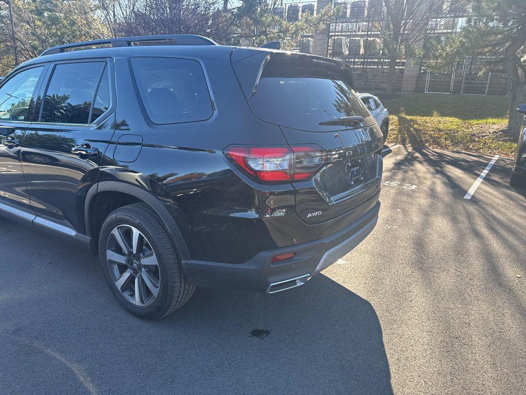 used 2025 Honda Pilot car, priced at $48,059