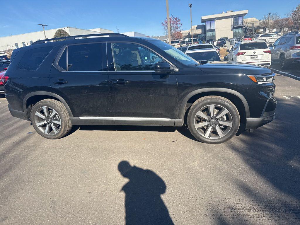used 2025 Honda Pilot car, priced at $48,059