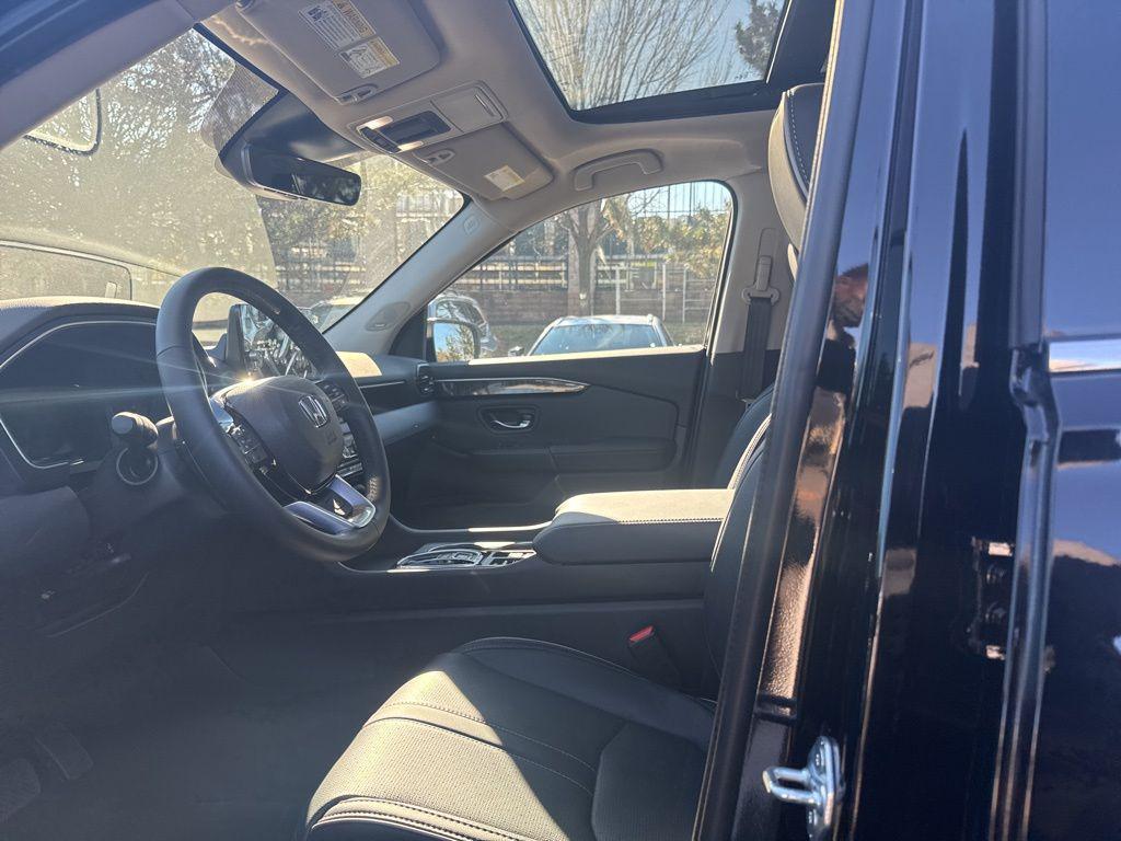 used 2025 Honda Pilot car, priced at $48,059
