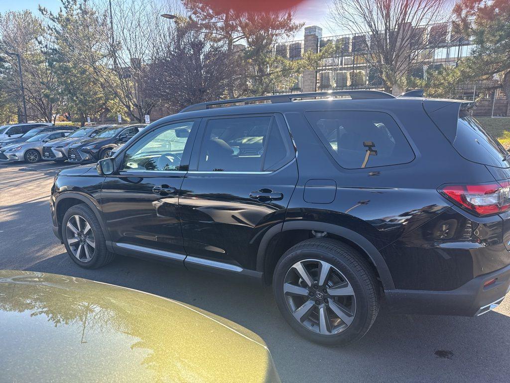 used 2025 Honda Pilot car, priced at $48,059