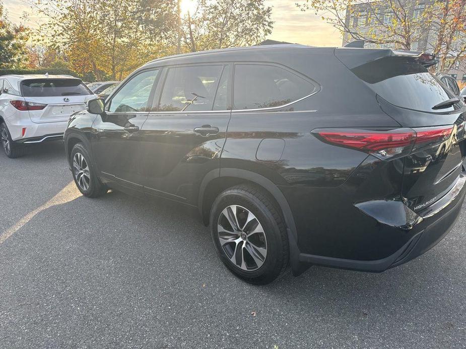 used 2021 Toyota Highlander Hybrid car, priced at $38,400