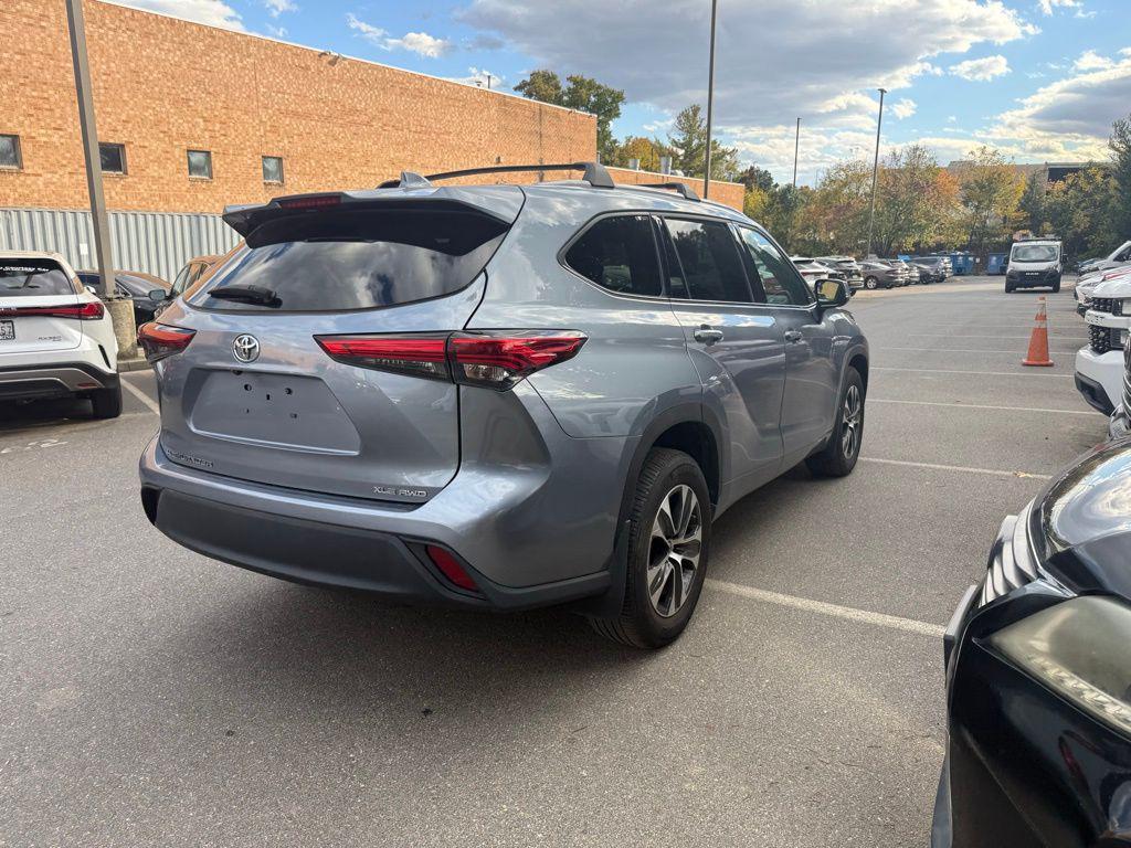 used 2022 Toyota Highlander car, priced at $35,023