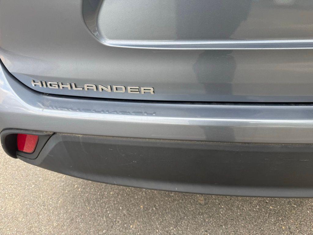 used 2022 Toyota Highlander car, priced at $35,023