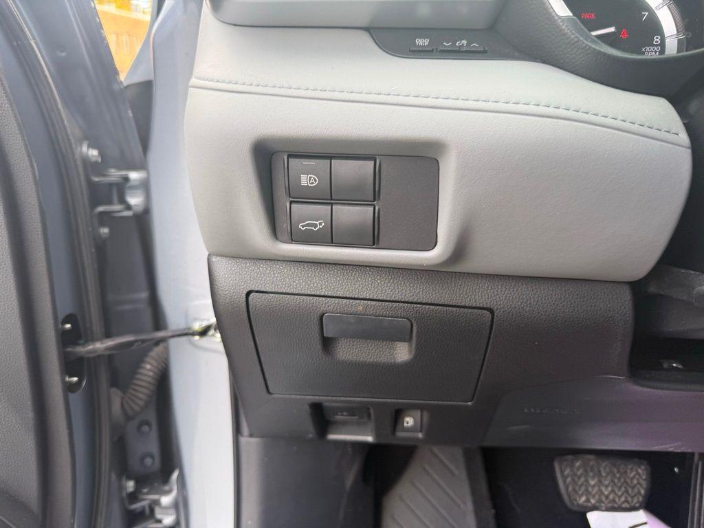used 2022 Toyota Highlander car, priced at $35,023