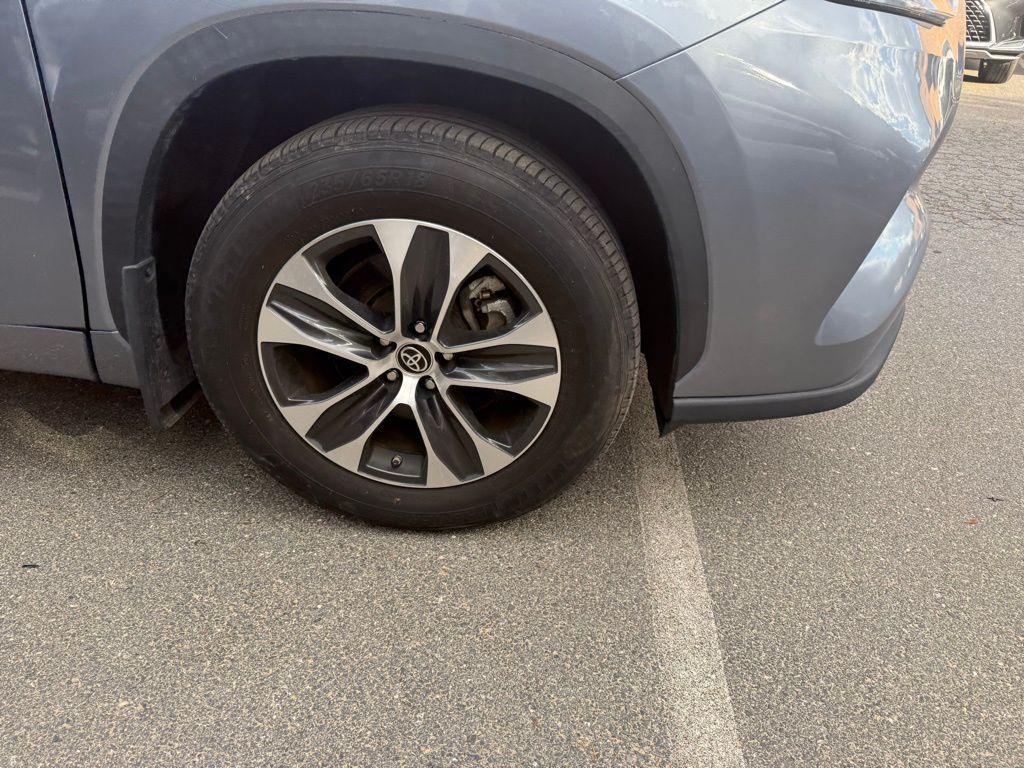 used 2022 Toyota Highlander car, priced at $35,023