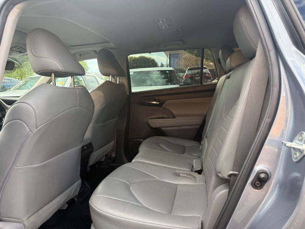 used 2022 Toyota Highlander car, priced at $35,023