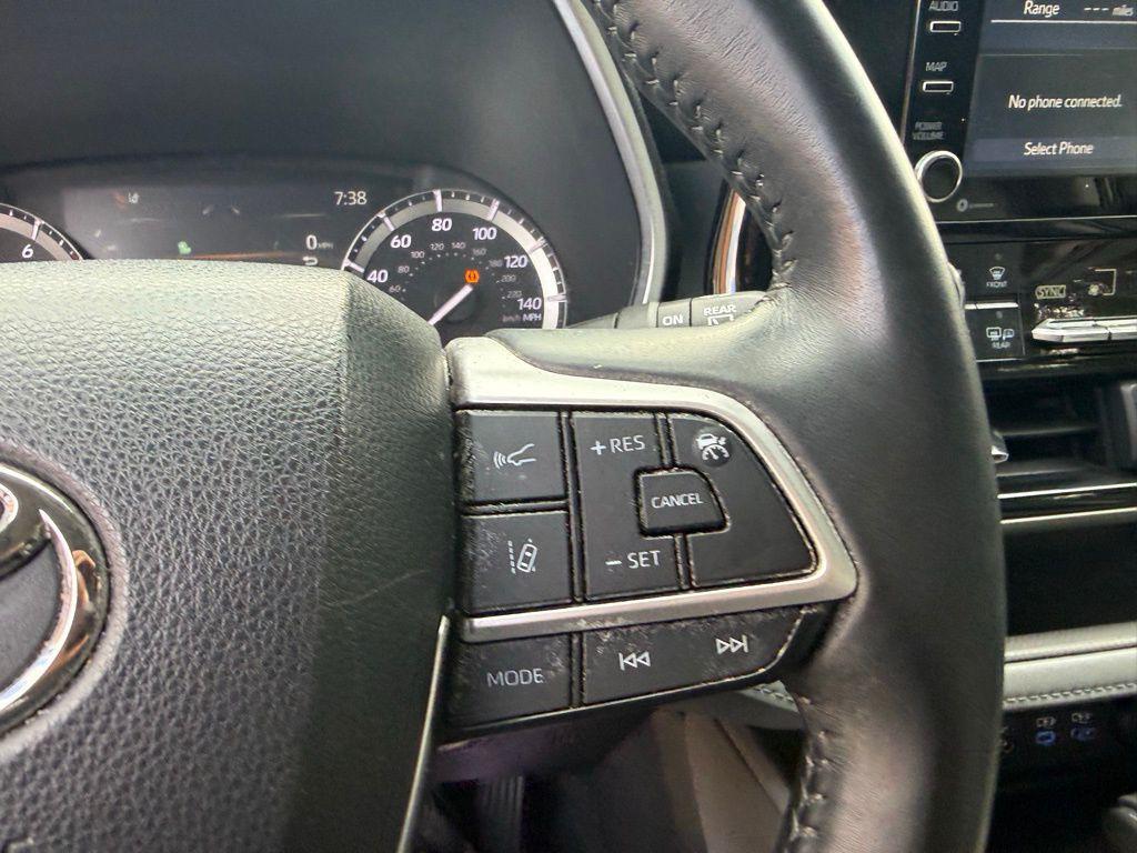 used 2022 Toyota Highlander car, priced at $35,023