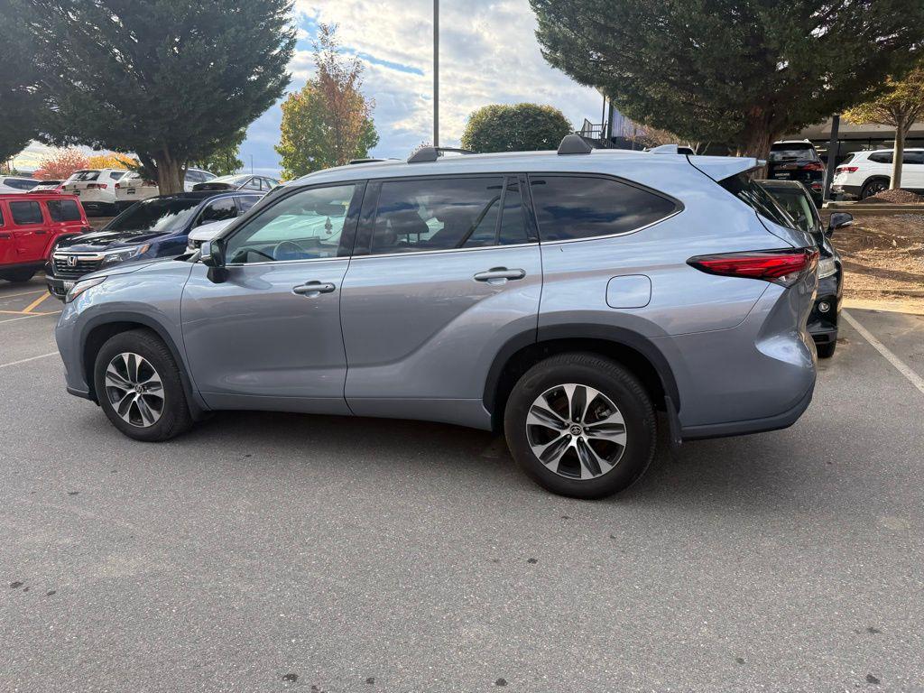 used 2022 Toyota Highlander car, priced at $35,023