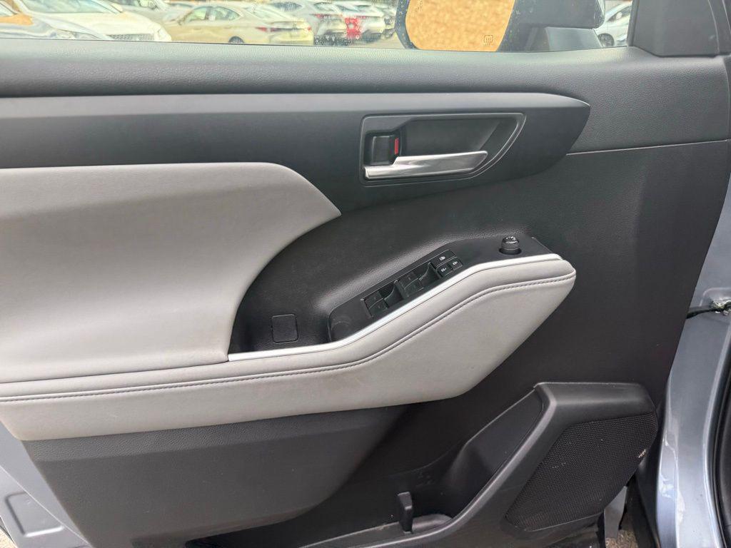 used 2022 Toyota Highlander car, priced at $35,023