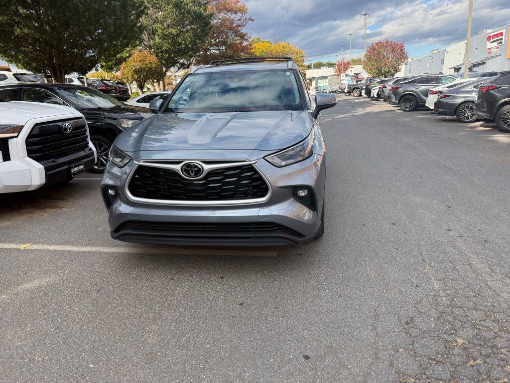 used 2022 Toyota Highlander car, priced at $35,023