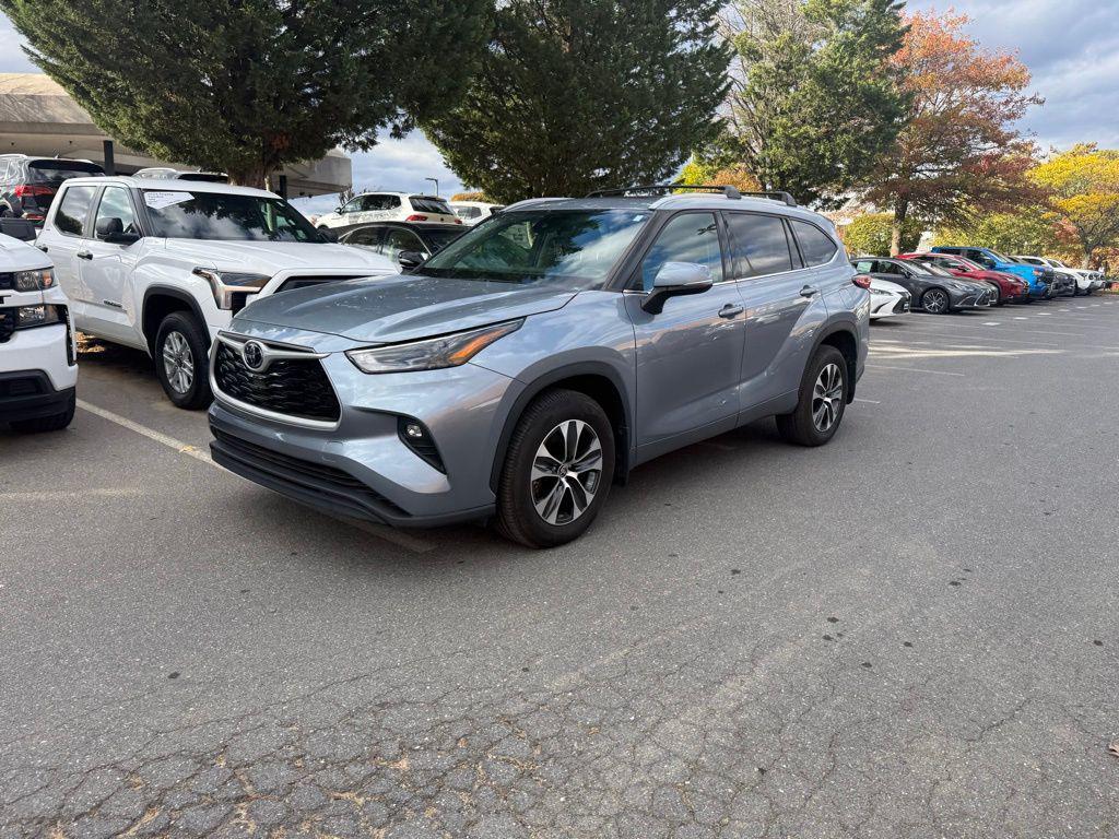 used 2022 Toyota Highlander car, priced at $35,023