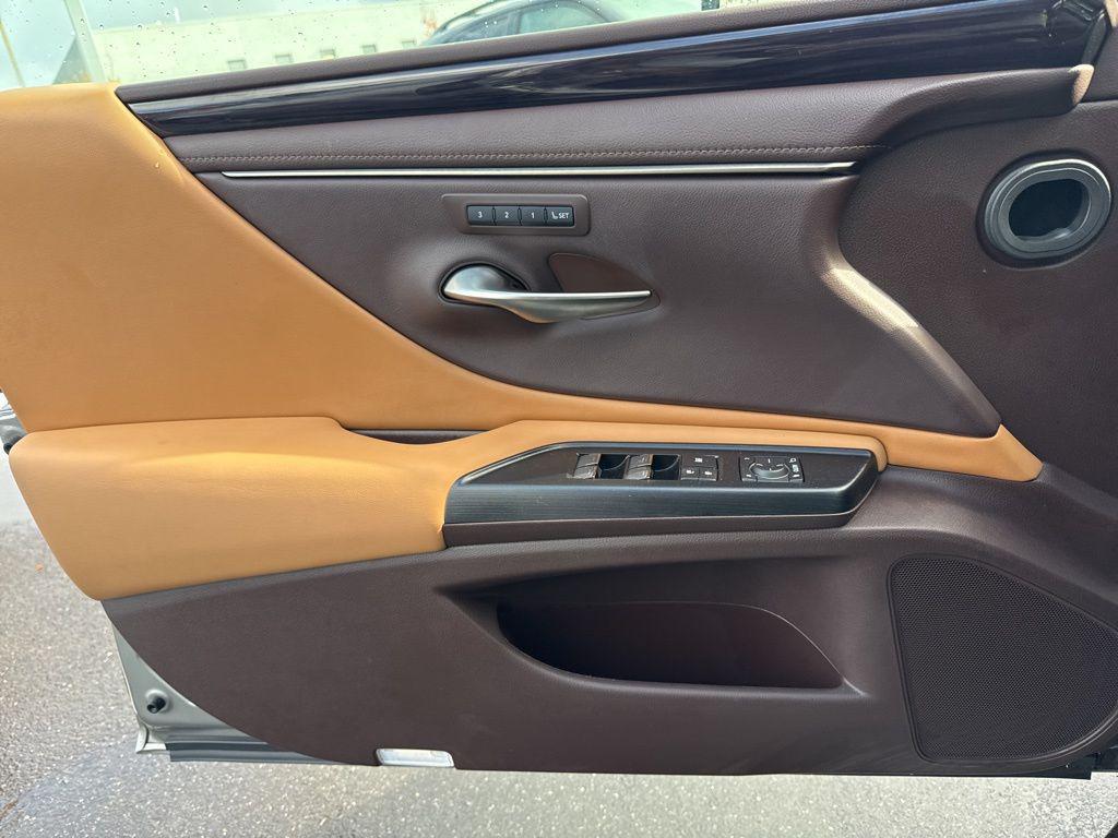 used 2021 Lexus ES 250 car, priced at $29,900