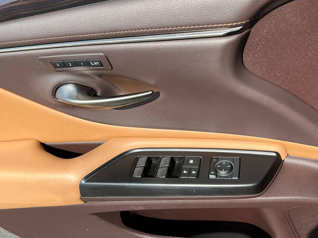 used 2019 Lexus ES 350 car, priced at $29,261