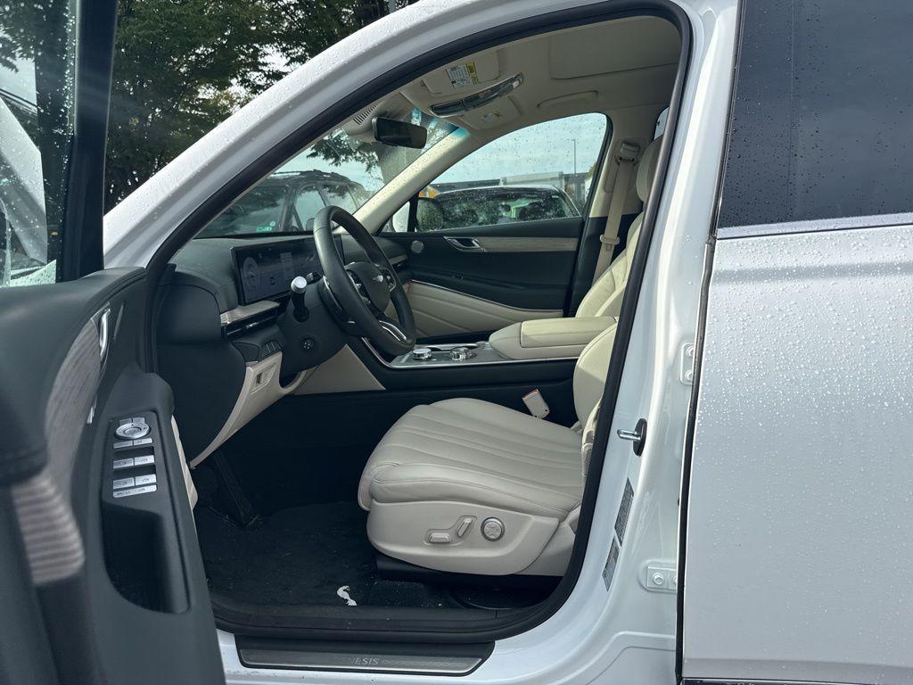used 2025 Genesis GV80 car, priced at $52,086