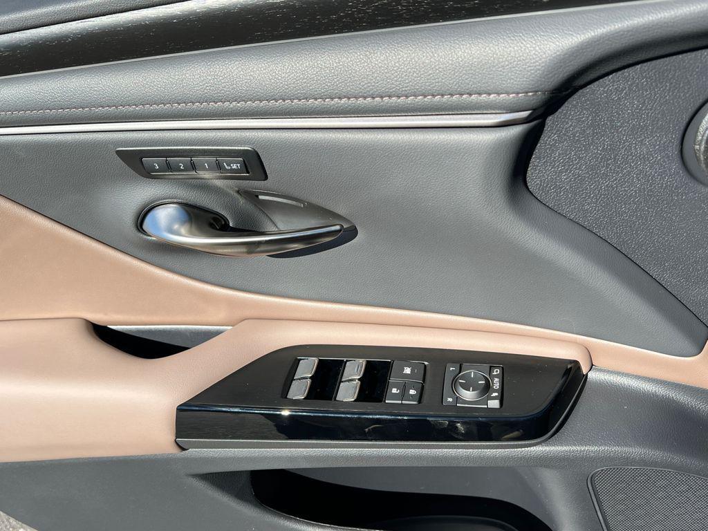 new 2025 Lexus ES 300h car, priced at $54,724