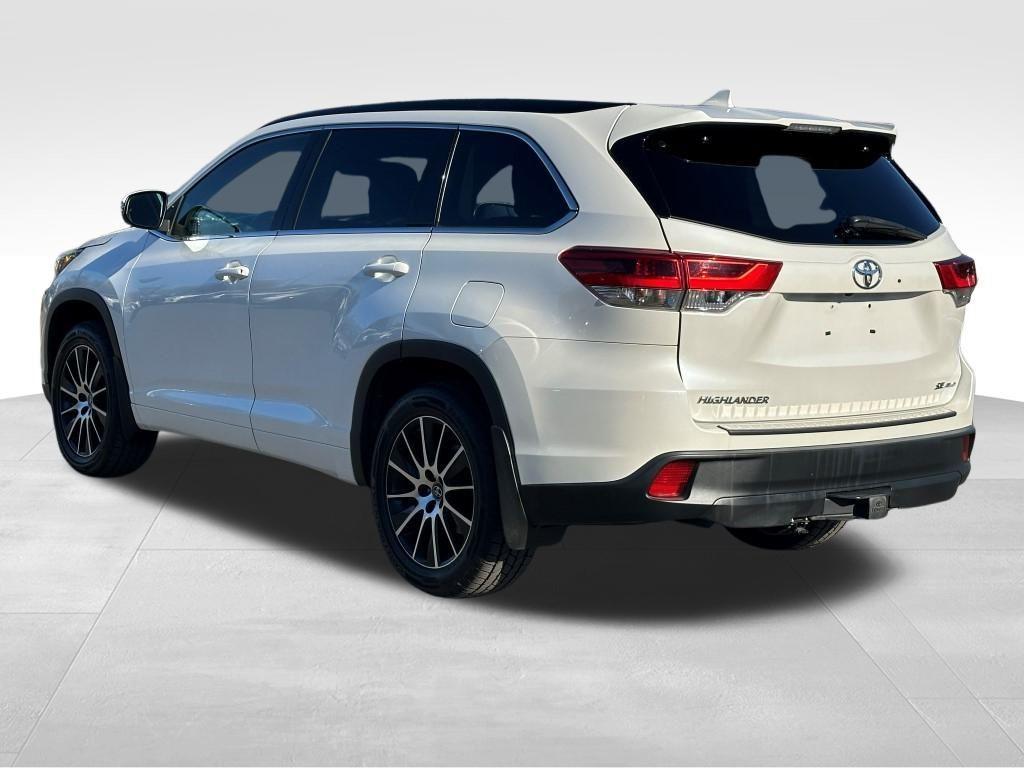 used 2017 Toyota Highlander car, priced at $25,899