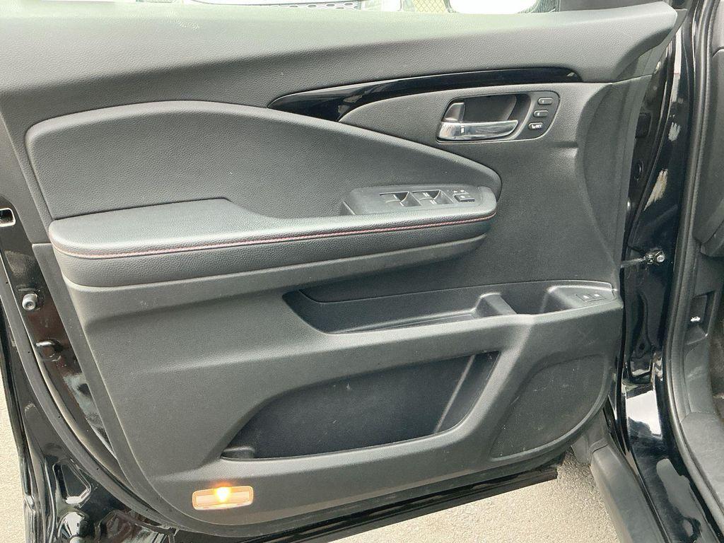 used 2022 Honda Pilot car, priced at $28,780