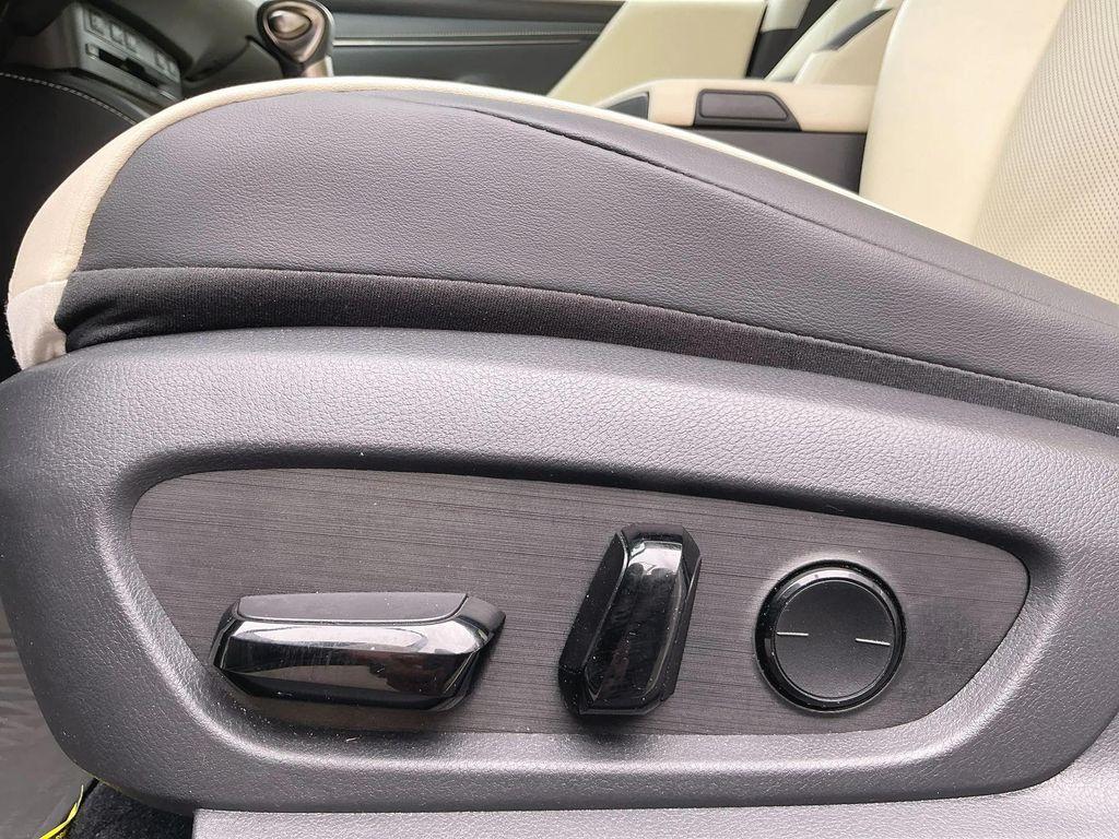 used 2022 Lexus ES 300h car, priced at $28,395