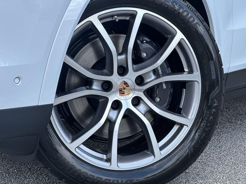 new 2025 Porsche Cayenne car, priced at $103,925