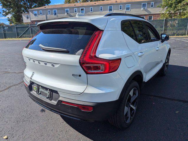 new 2025 Volvo XC40 car