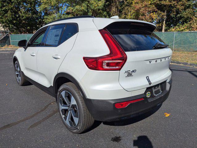 new 2025 Volvo XC40 car