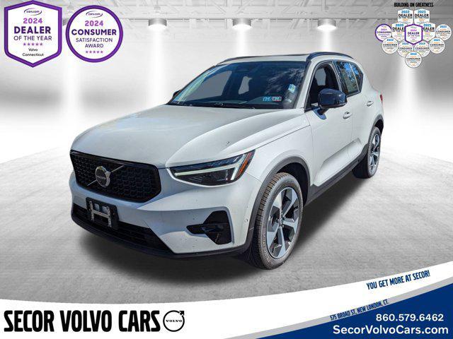 new 2025 Volvo XC40 car