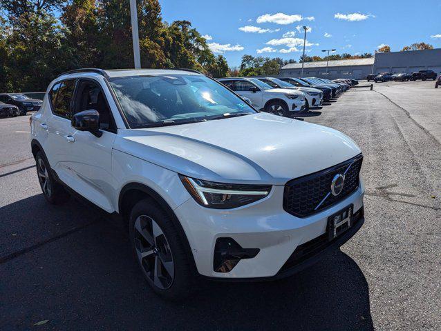 new 2025 Volvo XC40 car